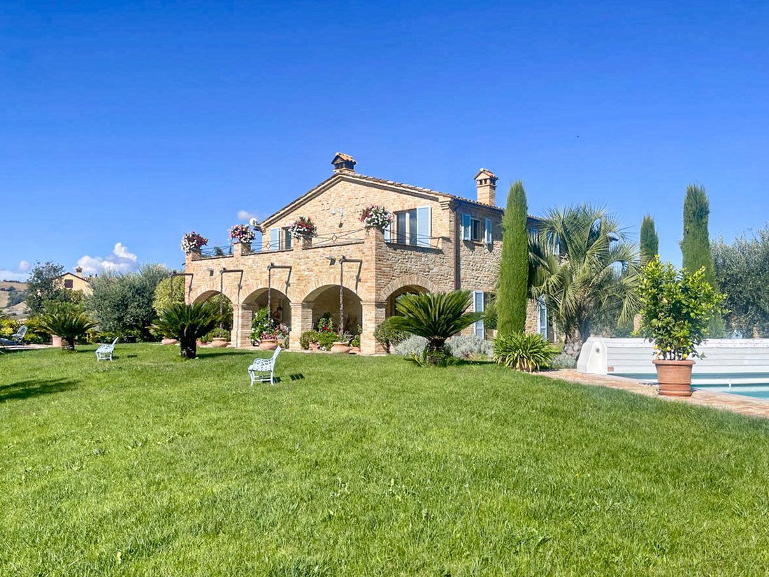Villa in Falerone, Marche, Italy 4 - 18359833
