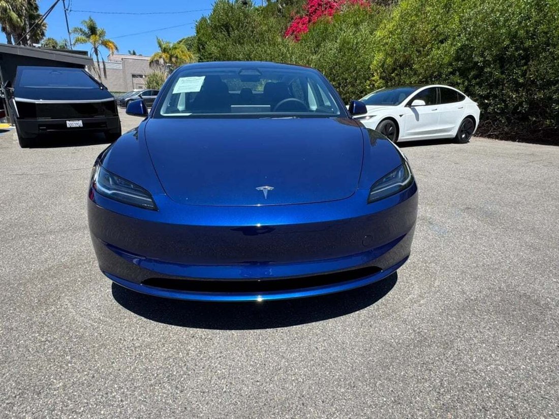 Sedan in Newport Beach, CA, United States 2 - 18291112