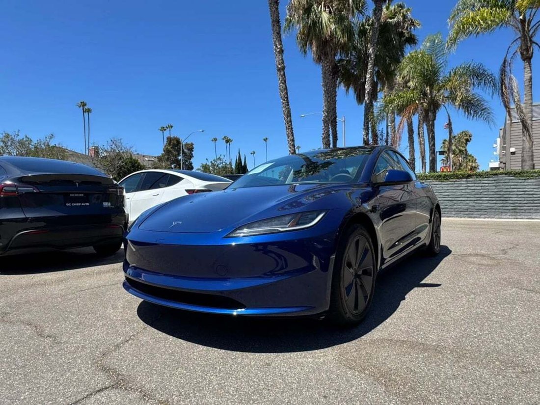 Sedan in Newport Beach, CA, United States 5 - 18291112
