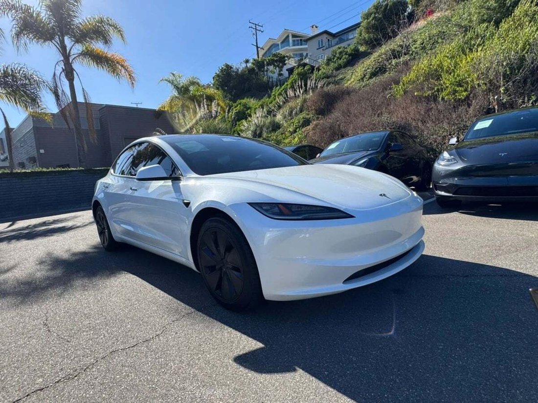 Sedan in Newport Beach, CA, United States 3 - 18291088