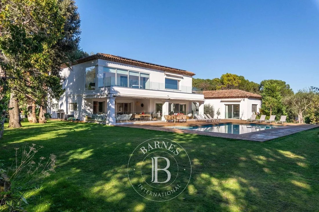 Villa in Valbonne, Provence-Alpes-Côte d'Azur, France 1 - 18360171
