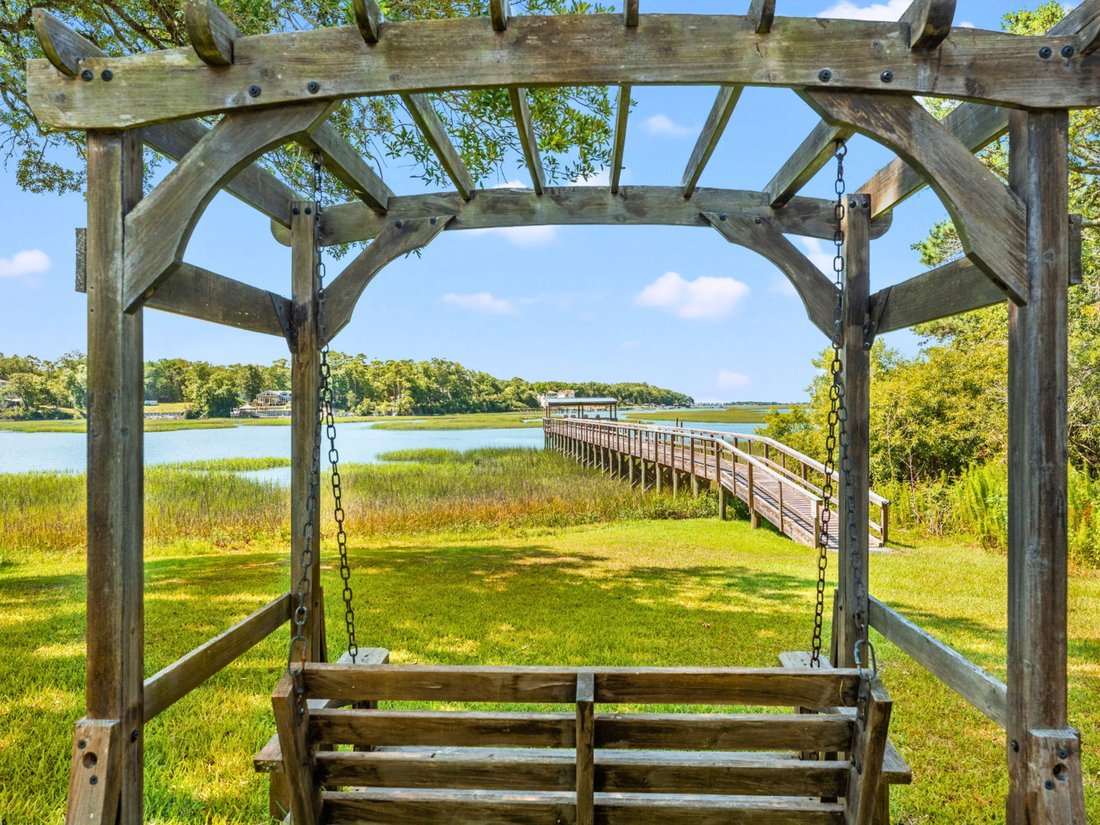 Shallotte, North Carolina, United States 3 - 18359852