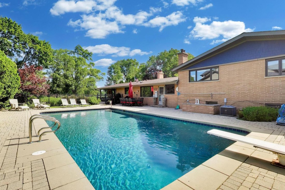 House in Mount Prospect, Illinois, United States 4 - 18359985