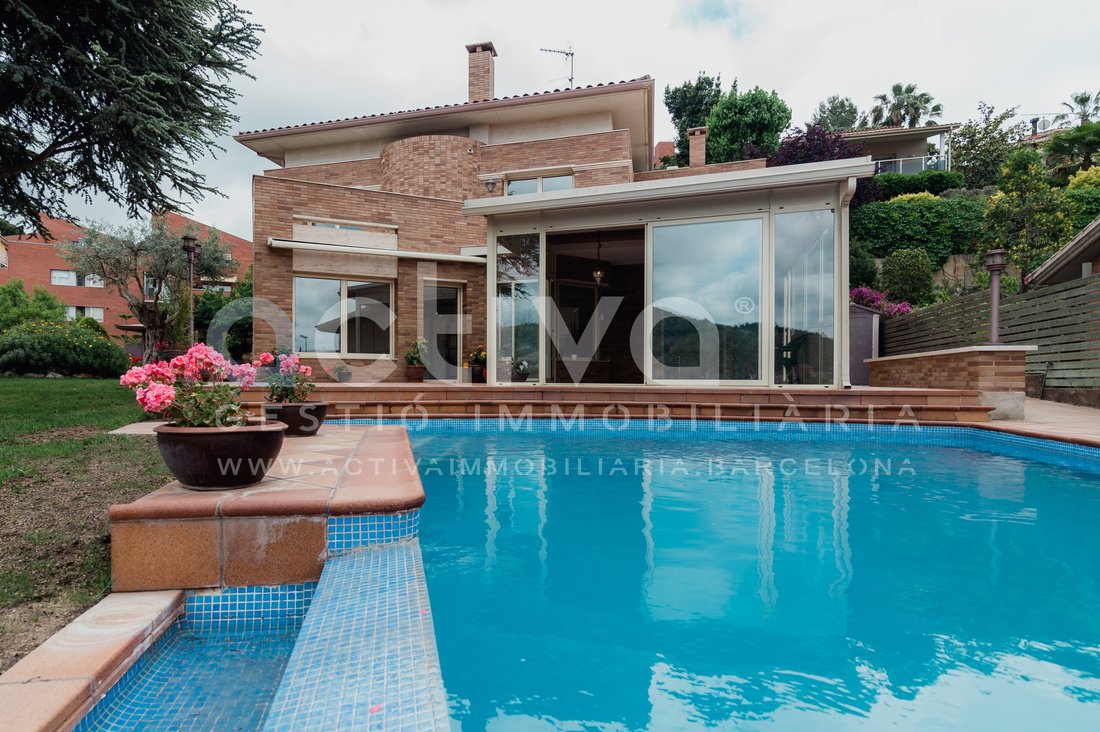 Chalet in Sant Just Desvern, Catalonia, Spain 1 - 18360429