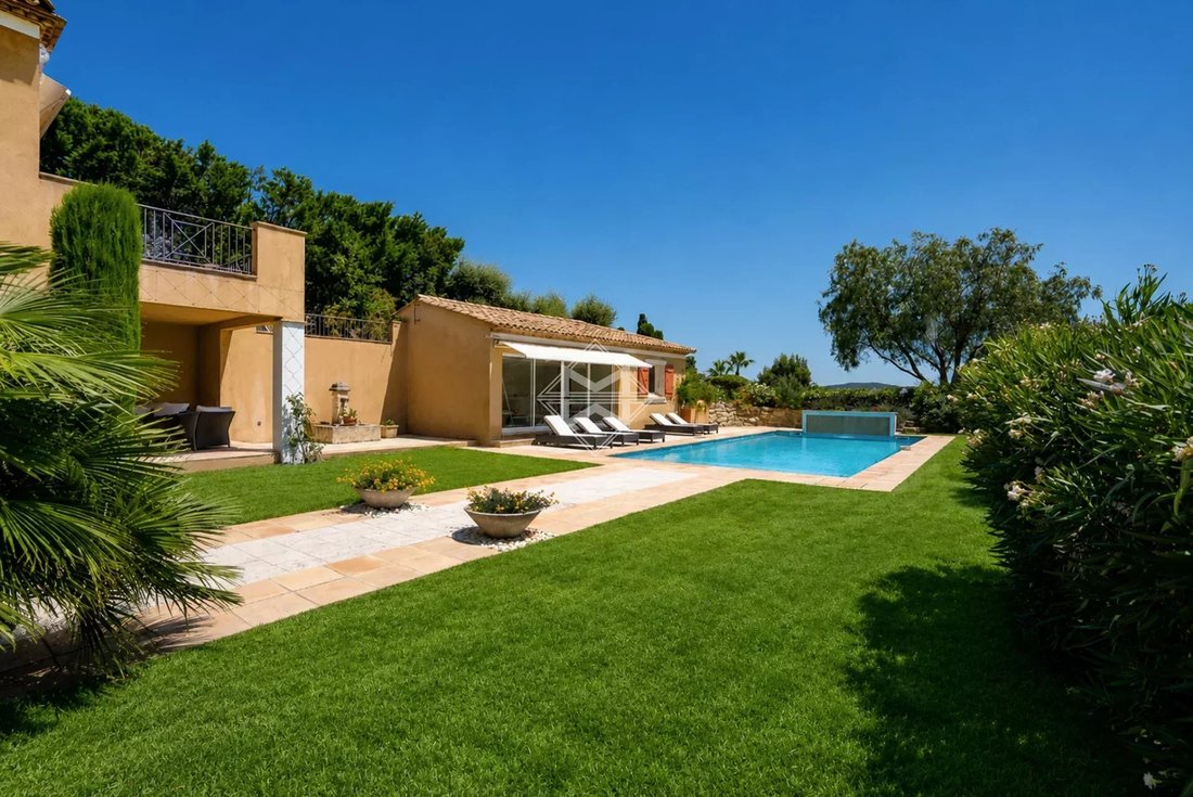 Estate in Grimaud, Provence-Alpes-Côte d'Azur, France 4 - 18360282