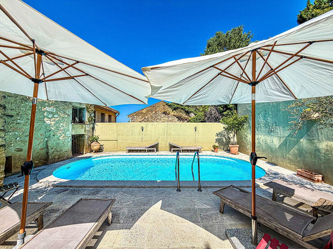 Villa in Pujaut, Occitania, France 3 - 16782871