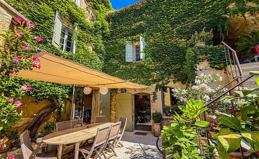 Villa in Pujaut, Occitania, France 1