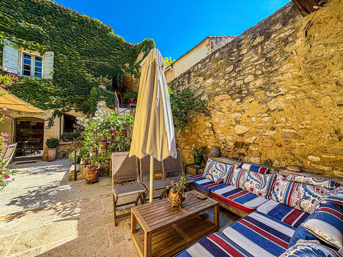 Villa in Pujaut, Occitania, France 2 - 16782871