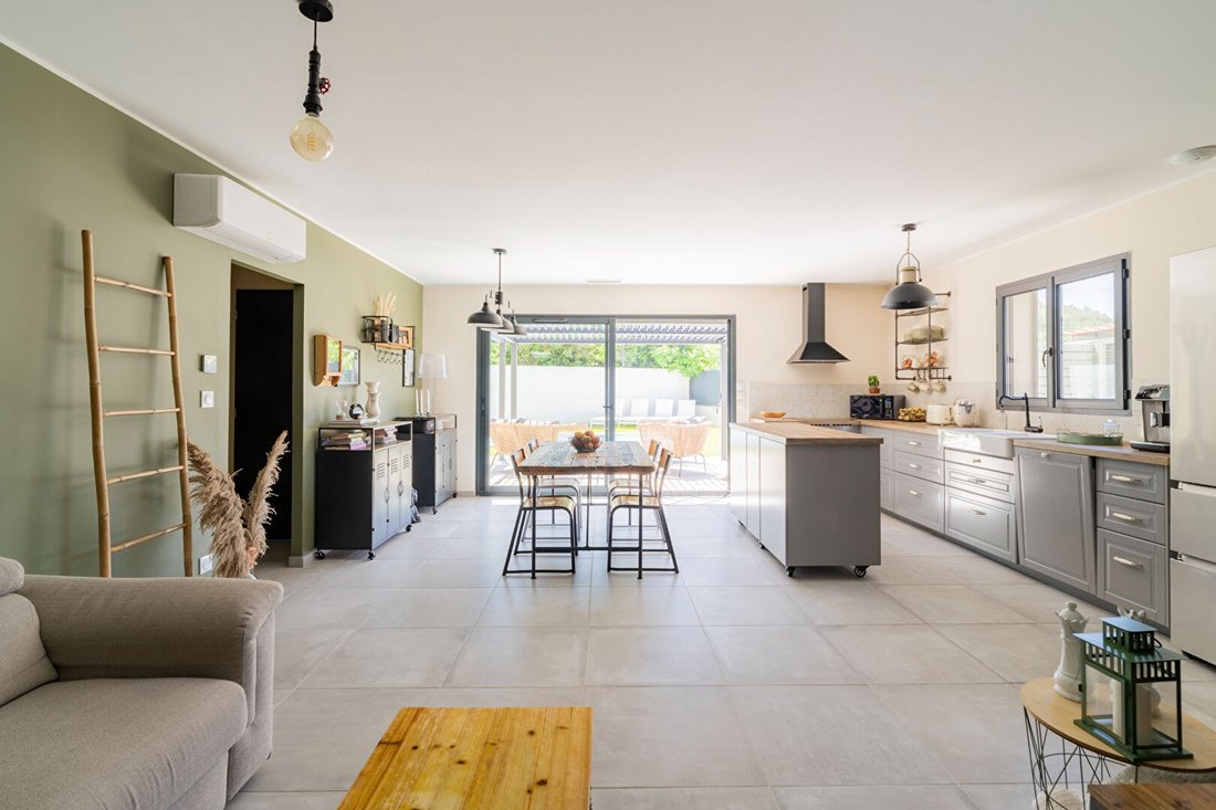Villa in Saint-Zacharie, Provence-Alpes-Côte d'Azur, France 2 - 18361088