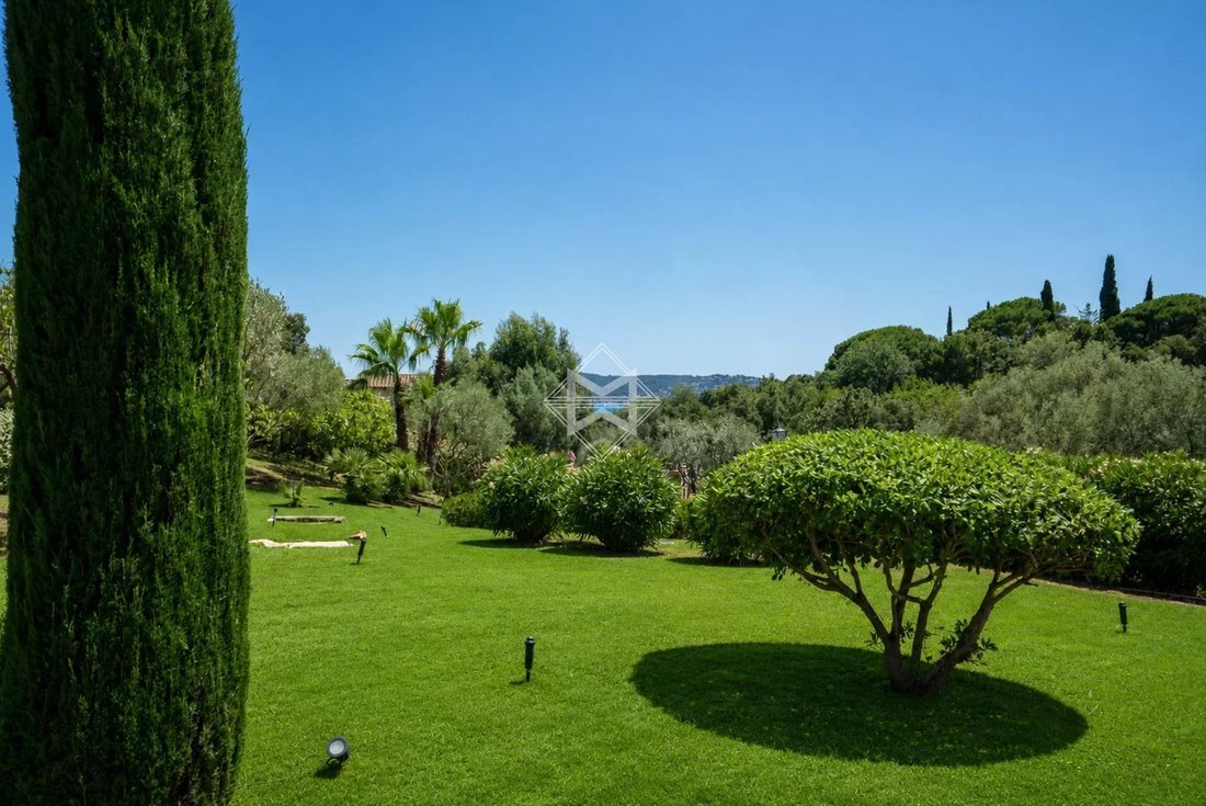 Estate in Grimaud, Provence-Alpes-Côte d'Azur, France 2 - 18360282