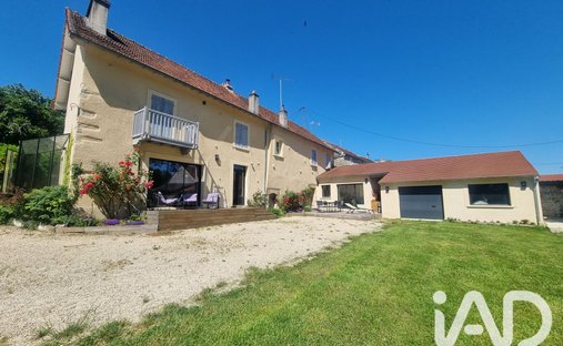 House in Gironville-sur-Essonne, Ile-de-France, France 1