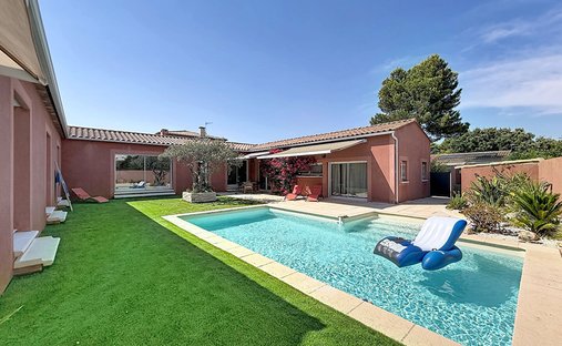 Villa in Montagne des Chèvres, Villeneuve-lès-Avignon, France 1