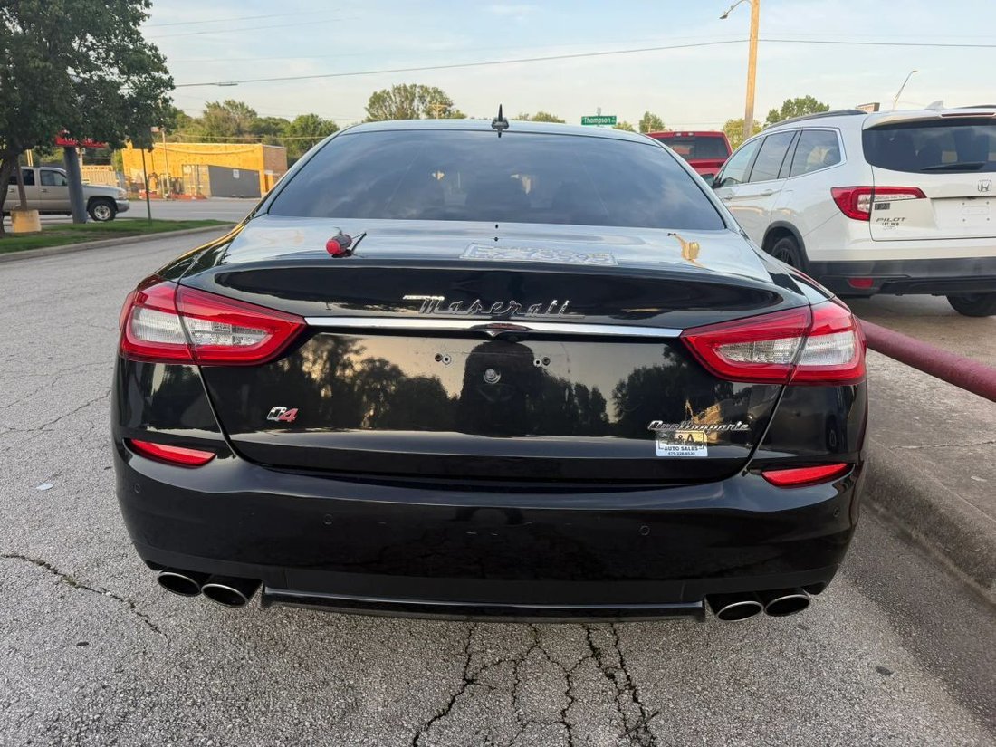 Sedan in Fayetteville, AR, United States 5 - 18360396