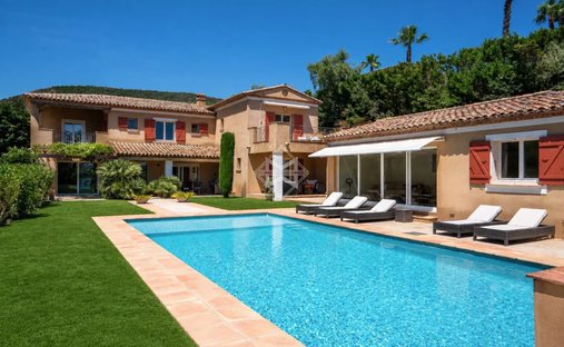 Estate in Grimaud, Provence-Alpes-Côte d'Azur, France 1