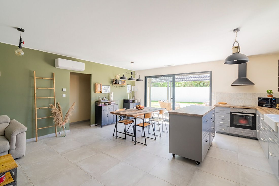 Villa in Saint-Zacharie, Provence-Alpes-Côte d'Azur, France 4 - 18361088