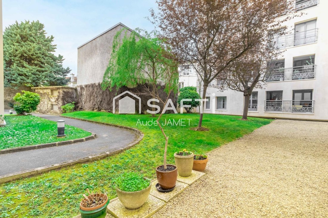 Apartment in Domaine National du Château, Versailles, France 1 - 18361470