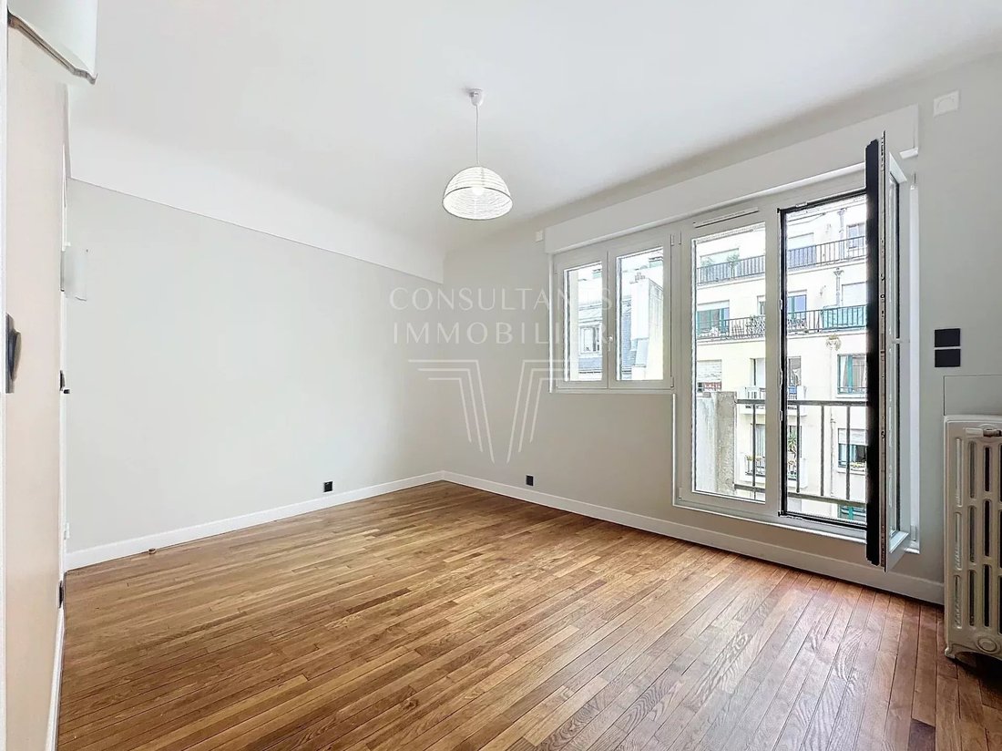 Apartment in Gros Caillou, Paris 7e Arrondissement, Paris 5 - 18360348