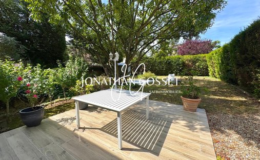 House in Haut, Vernouillet, France 1
