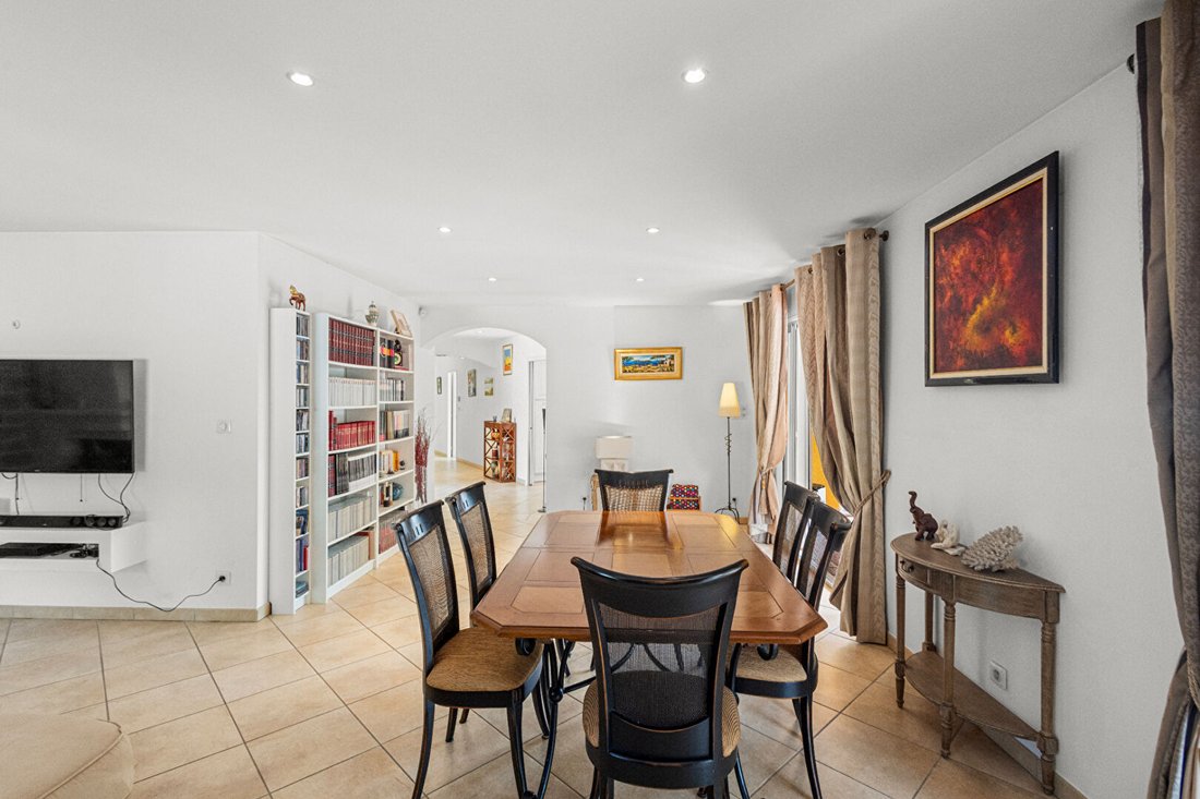 Villa in Montfort-sur-Argens, Provence-Alpes-Côte d'Azur, France 4 - 18360697