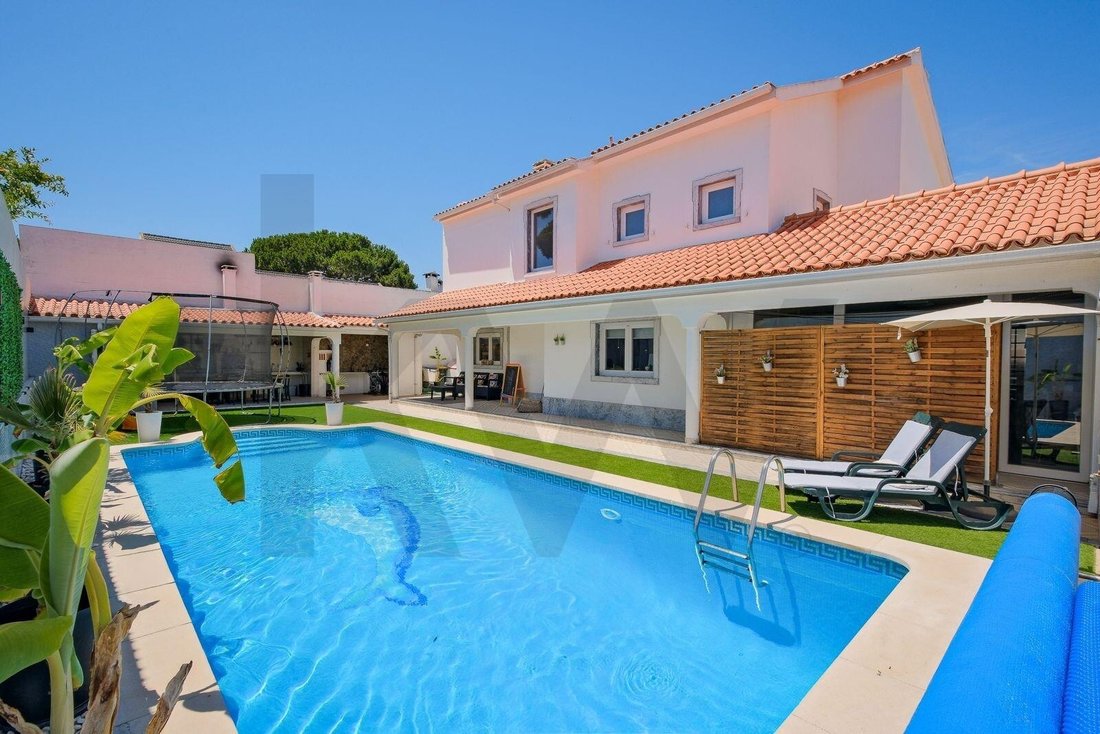 Townhouse in Corroios, Setubal, Portugal 1 - 17082913