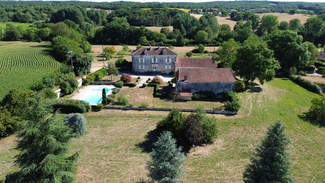 Villa in Verteillac, Nouvelle-Aquitaine, France 1 - 18360638