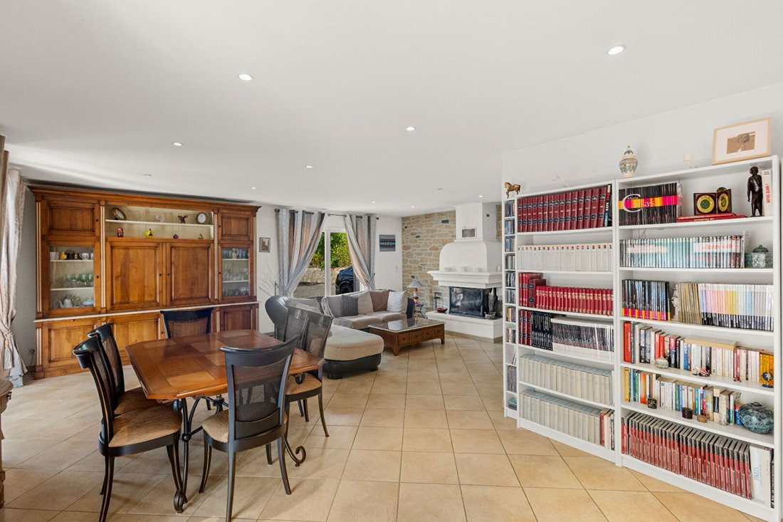 Villa in Montfort-sur-Argens, Provence-Alpes-Côte d'Azur, France 2 - 18360697