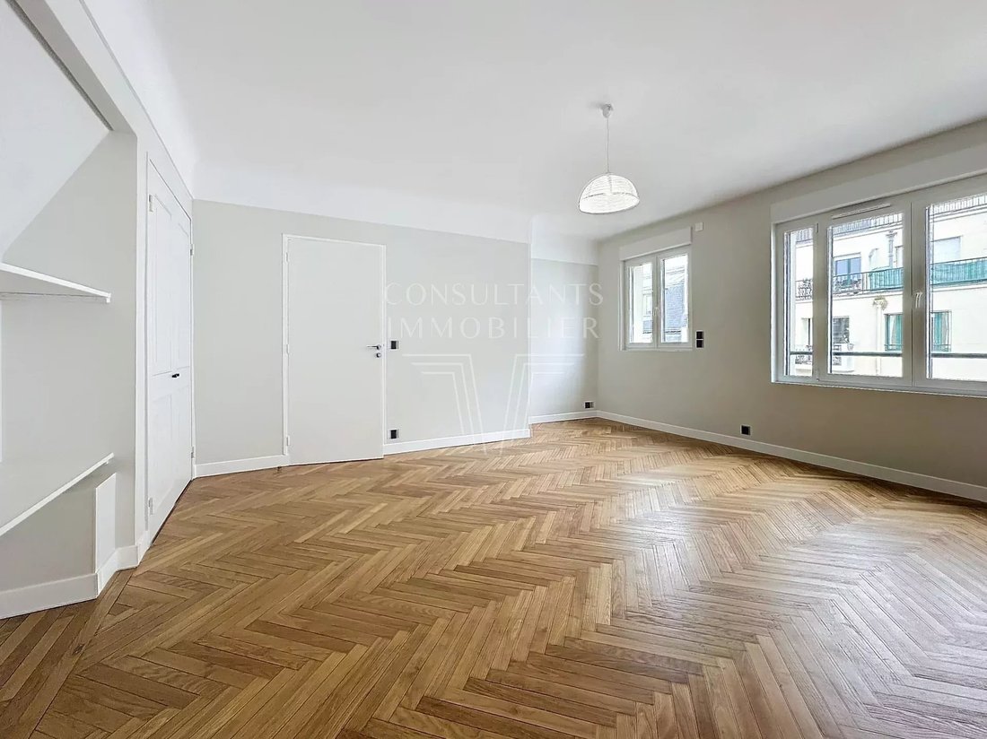 Apartment in Gros Caillou, Paris 7e Arrondissement, Paris 2 - 18360348