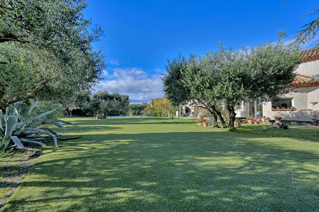 Villa in Uzès, Occitania, France 2 - 18361138