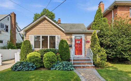 House in North New Hyde Park, New York, United States 1