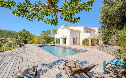 Maison à Méounes-lès-Montrieux, Provence-Alpes-Côte d'Azur, France 1