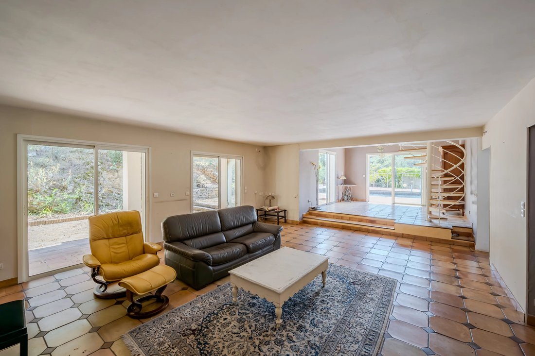Casa a Méounes-lès-Montrieux, Provenza-Alpi-Costa Azzurra, Francia 5 - 18360271