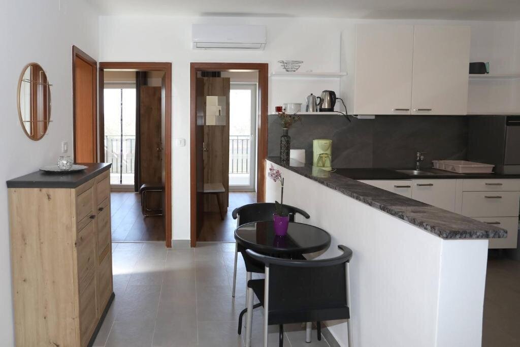 Apartment in Mjesni odbor Busoler, Grad Pula, Istria County 1 - 18360594
