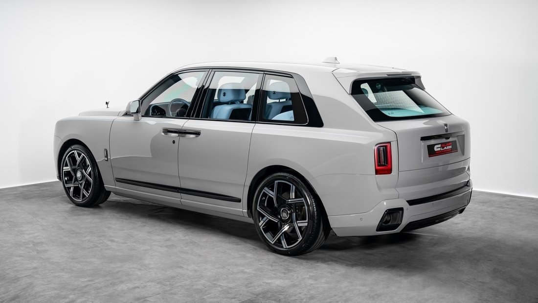 Suv in Dubai, United Arab Emirates 2 - 18361268