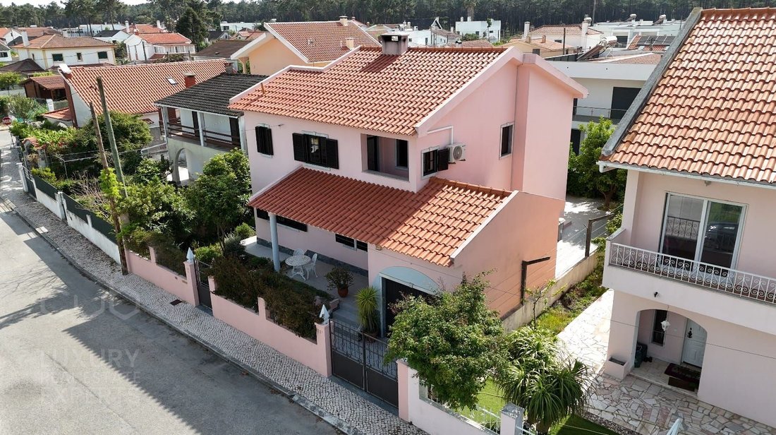 Villa in Aroeira, Charneca de Caparica e Sobreda, Portugal 1 - 17842952