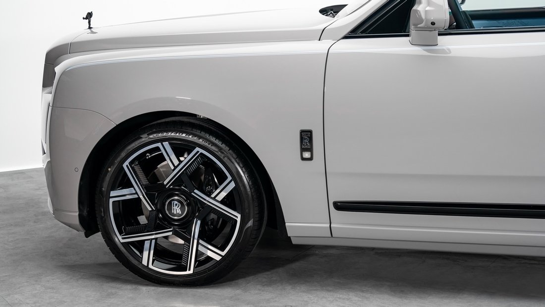 Suv in Dubai, United Arab Emirates 4 - 18361268