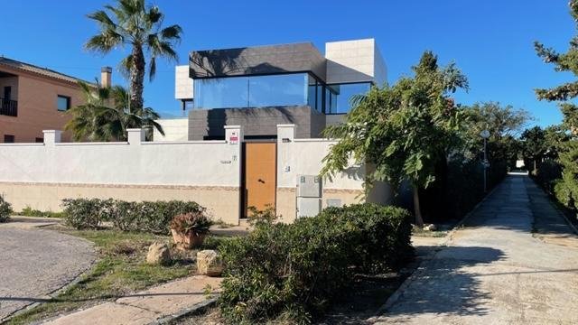 Villa in Torrevieja, Valencian Community, Spain 2 - 17039242