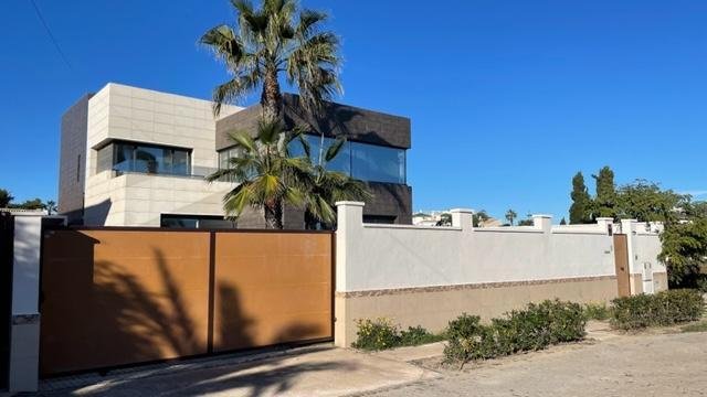 Villa in Torrevieja, Valencian Community, Spain 3 - 17039242