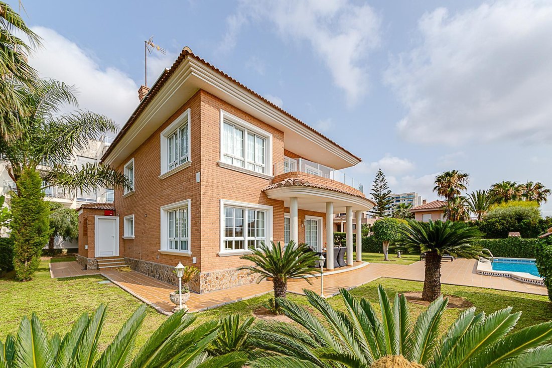 Chalet in Torrevieja, Valencian Community, Spain 1 - 16102190
