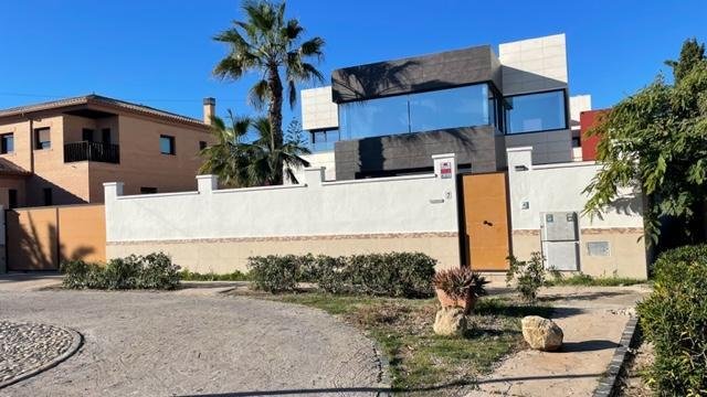 Villa in Torrevieja, Valencian Community, Spain 1 - 17039242