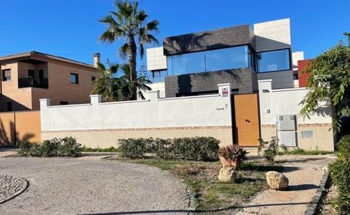 Villa in Torrevieja, Valencian Community, Spain 1
