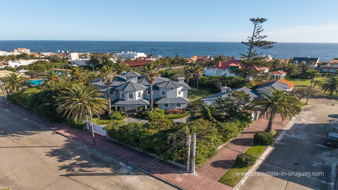 Villa in Punta del Este, Maldonado Department, Uruguay 1 - 18361262