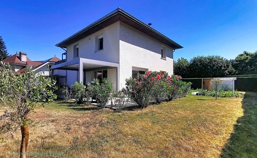 House in Brenthonne, Auvergne-Rhône-Alpes, France 1