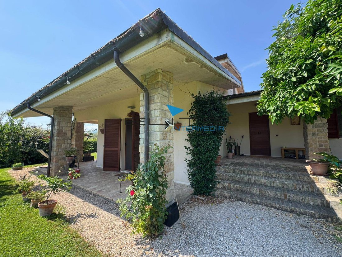 Villa in Cepagatti, Abruzzo, Italy 1 - 18369478