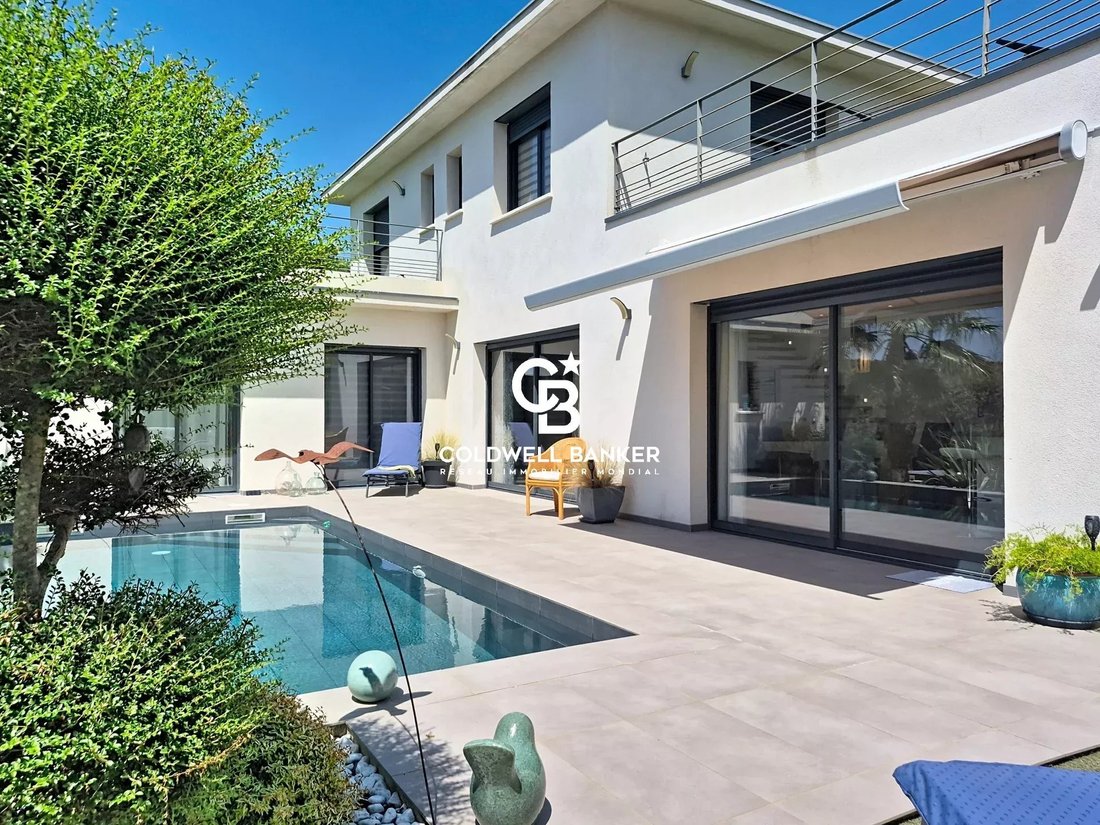 House in Frejus, Provence-Alpes-Côte d'Azur, France 2 - 18363795