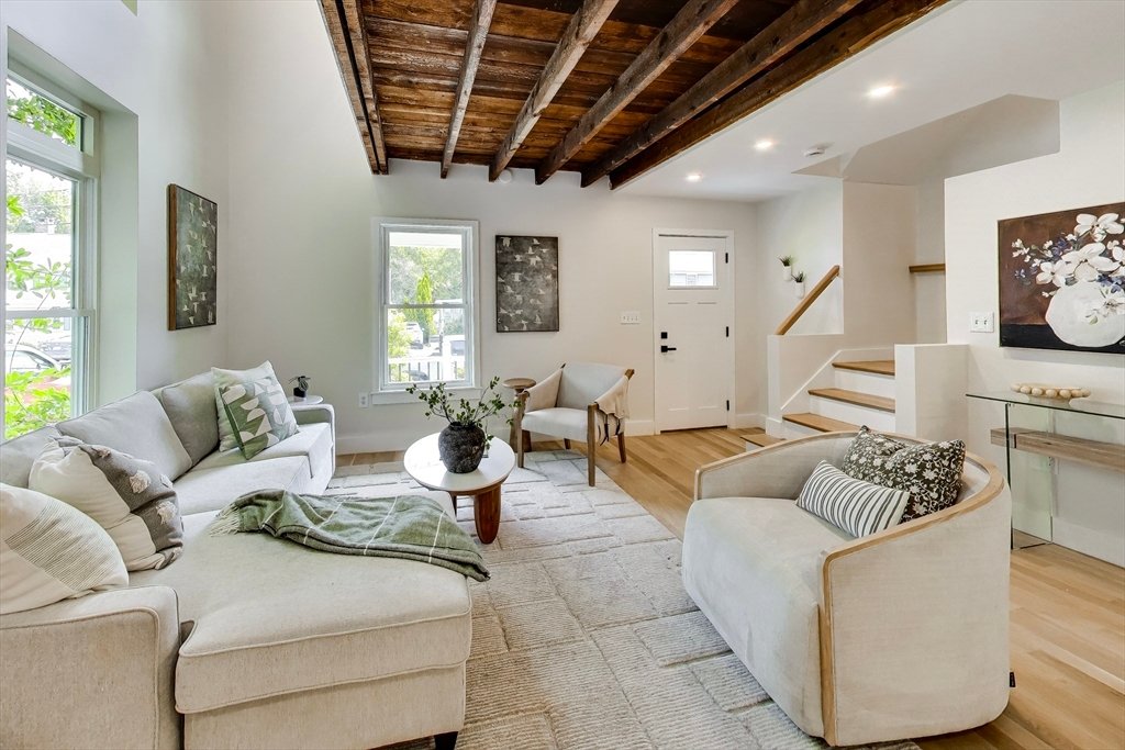 Condo in Winchester, Massachusetts, United States 2 - 18366458