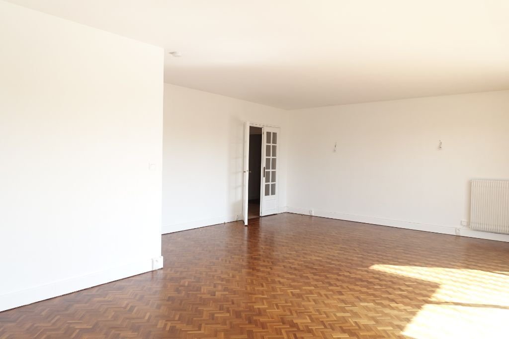 Apartment in Domaine National du Château, Versailles, France 3 - 18363344