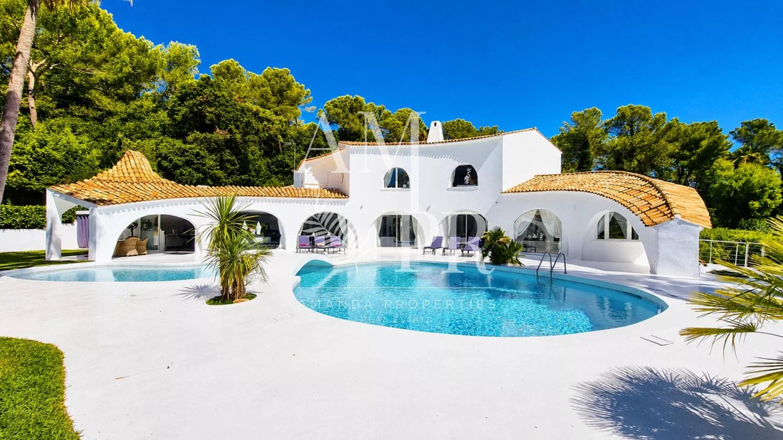 Villa in Vallauris, Provence-Alpes-Côte d'Azur, France 3 - 15892616