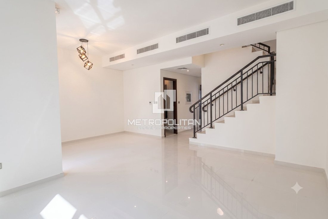 Townhouse in Damac Hills 2, Dubai, United Arab Emirates 2 - 18093883