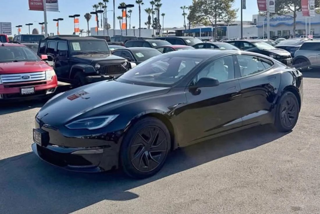 Sedan in Costa Mesa, CA, United States 5 - 18368581