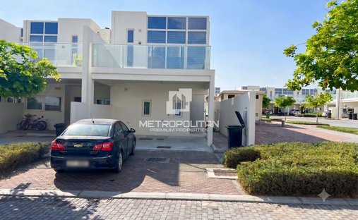 Townhouse in Damac Hills 2, Dubai, United Arab Emirates 1
